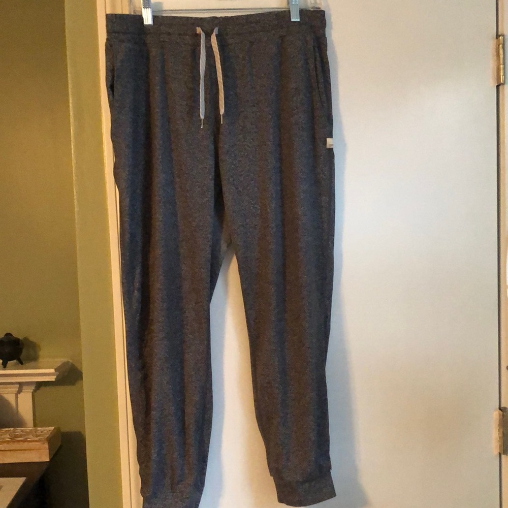 Vuori Performance Joggers in charcoal grey